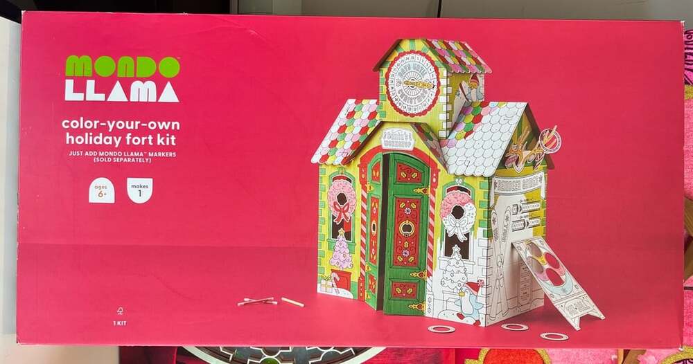 Life Size Mondo Llama Color-Your-Own Holiday Fort Kit